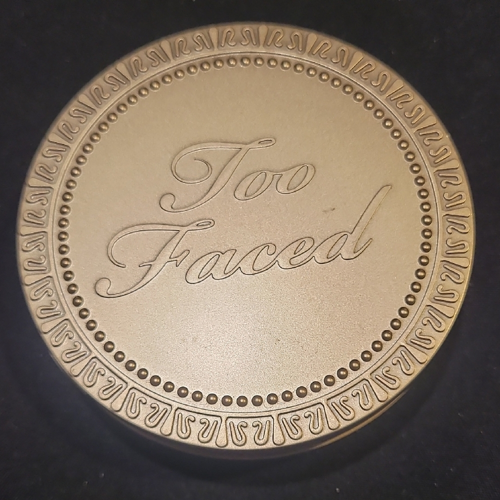 Too Faced Luxurious Chocolate Soleil Bronzer In Gold Case